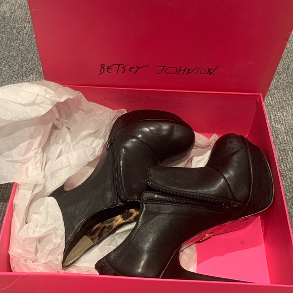 Vintage Betsey Johnson Elegant Black Women's Heels - Picture 9 of 10